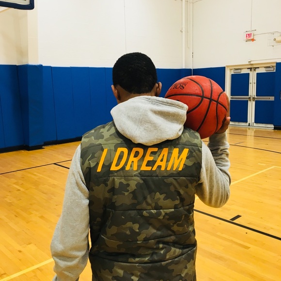 I Dream puff vest. - Picture 4 of 6